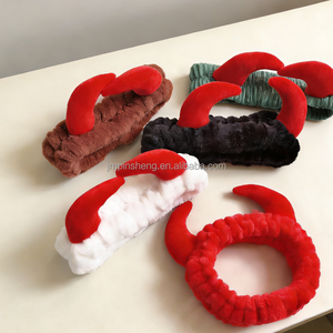 ที่คาดผมขนแกะปะการังสำหรับเด็กผู้หญิงที่คาดผมแบบยืดหยุ่น<span class=keywords><strong>ผ้า</strong></span>กำมะหยี่มีเขาตลก<span class=keywords><strong>ผ้า</strong></span>กำมะหยี่แฟชั่นล้างหน้า - Product Image 6