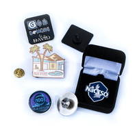 Pin Enamel Produsen Anime Bros Logam Keras Lencana Lucu Logo Kustom Pin Enamel Magnetik Lembut untuk Kerah