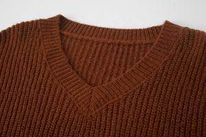 Özel OEM/ODM Kadın Yünlü Mohair Karışımlı V Yaka Düşük Omuz Günlük Bol Uzun Kollu Örme Kazak Üreticisi - Product Image 3