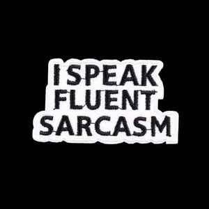 Écusson brodé personnalisé de haute qualité pour vêtements, patch tissé, logo scolaire, badge en tissu brodé pour épaule - Product Image 2