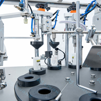 Machine de remplissage et de scellage automatique à grande vitesse avec système de scellage par ultrasons pour le remplissage et le scellage des tubes de crème, de lotion et de shampoing