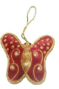Adorno Colgante de Mariposa de Terciopelo Rojo Hecho a Mano con Bordado Dorado y Diseño Decorativo - Product Image 2