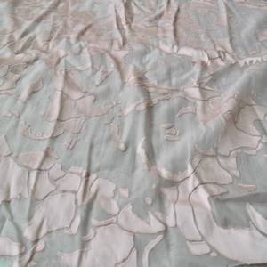 Tissu grillé en viscose de soie et d'opale pour vêtements féminins - Product Image 4