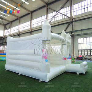 WINSUN Château gonflable semi-fermé en PVC écologique de haute qualité 0,55 mm avec toboggans blancs, modèle WSC-641, capacité 3-5 personnes - Product Image 4