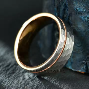 Gentdes Sieraden Klaar Om Te Verzenden 8Mm Gehamerde Gitaarsnaar Inlay Roségouden Wolfraam Herenringen - Product Image 4