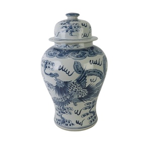 RYKB177-C Vaso Decorativo Chinoiserie con Finitura Invecchiata, Motivo Cinese Blu e Bianco con Dragone e Fenice - Product Image 1