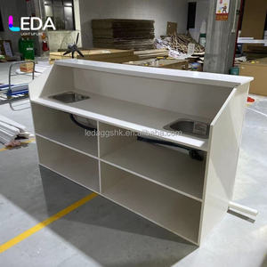 Mesa de Recepción Desmontable Moderna de Metal Blanco Personalizada LEDA, Decoración de Bar Móvil para Eventos - Product Image 3