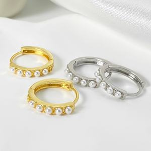 ต่างหูแฟชั่น เครื่องประดับมินิมอล ชุบทอง 18K กันน้ำ ต่างหูมุกแบบห่วงสำหรับผู้หญิง - Product Image 3