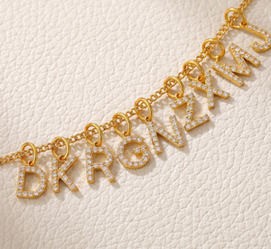 Pendentif en forme de lettre C en acier inoxydable plaqué or avec strass pour collier, cadeau unisexe - Product Image 3