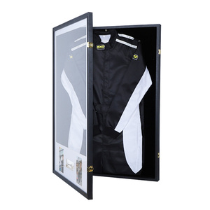 Vitrina Moderna de Madera Hecha <span class=keywords><strong>a</strong></span> Mano para Trajes de Carreras, Caja de Exhibición Montable en Pared con Protección UV Antidecoloración y Diseño Seguro - Product Image 4