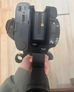 กล้องวิดีโอ Sony HXR-NX100 Full HD NXCAM แบบเซ็นเซอร์ 1.0 ชนิด 1920x1080 ความละเอียดสูง เหมาะสำหรับบันทึกงานแต่งงาน - Product Image 4
