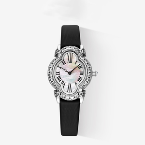 Montre en quartz de luxe pour femmes avec un design de bracelet fin - Product Image 2
