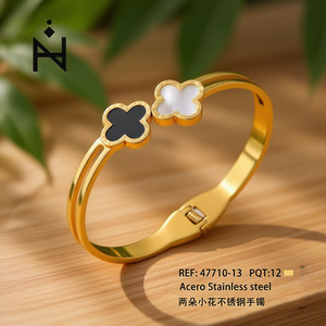 Bracciale in Acciaio Inossidabile con Due Piccoli Fiori, Tono Dorato, Regolabile - Product Image 2