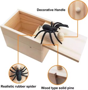 Caja de broma de araña de madera al por mayor, juguete de broma divertido para asustar, regalos y accesorios para fiestas de el 1 de abril para adultos y niños, 6*6.5*9.5cm - Product Image 2