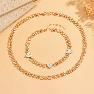 Set di 2 Collane <span class=keywords><strong>in</strong></span> Lega di <span class=keywords><strong>Ferro</strong></span> Stile INS, Catena per Orologio Dorata, Decorazione a Cuore Vintage con Smalto, Impermeabile - Product Image 3