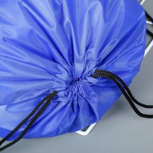 Sac à cordon personnalisé en usine avec logo, sac à dos de sport en polyester et nylon, sac à cordon portable unisexe pour la gym, sac à chaussures à cordon - Product Image 3