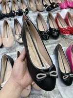 Chaussures plates pour femmes à semelle souple et bout rond, chaussures simples, chaussures tendance pour femmes, chaussures bon marché, designs variés, vente en gros