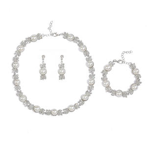 Parure de bijoux 4 pièces tendance pour femme, collier scintillant en cristal et strass avec chaîne griffes, idéal pour mariages, banquets et fiançailles - Product Image 6