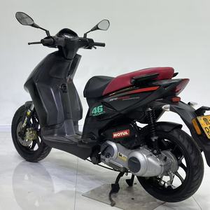 Priorité à la sécurité <span class=keywords><strong>Piaggio</strong></span> <span class=keywords><strong>Typhoon</strong></span> 150 Standard : ABS à double canal, freins à disque et cadre en acier stable pour des trajets sécurisés - Product Image 5