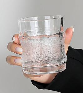 Spezielles luxuriöses transparentes Twisted Whisky glas im europäischen Stil von chinesischen Glas bechern Hersteller Klarglas becher - Product Image 3