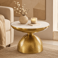Table d'appoint ronde en marbre doré martelé avec plateau en marbre blanc et piétement métallique pour salon - Vente en gros