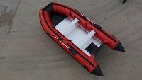 Bateau pneumatique de sauvetage de 3,3 à 4,8 mètres pouvant accueillir 5 à 8 personnes, adapté à la navigation en lac, rivière et en mer ouverte.