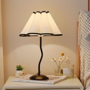 Adjustable <b>Retro</b>-Style High-Value Pleated Petal Design Bedside <b>Lamp</b> Instagram-Worthy Girly Atmosphere for Bedrooms Battery Power - Product Image 5