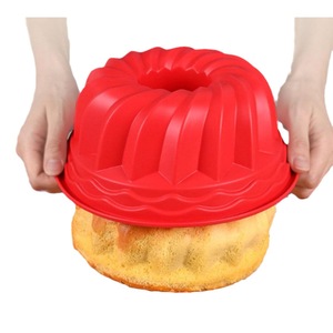 Molde de silicona rojo redondo para hornear, 23 cm de diámetro, 10 cm de altura, para pasteles y postres - Product Image 2