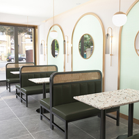 Asie du sud-est Vent Tissé Rotin Fer Table À Manger Chaise Combinaison PU Bois Carré pour Hôtels Cafés Centres Commerciaux Thé Cafés