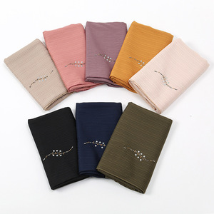 Nouveau hijab plissé tendance avec strass, foulard <span class=keywords><strong>de</strong></span> mode <span class=keywords><strong>pour</strong></span> femmes musulmanes - Product Image 3