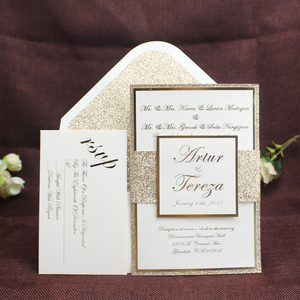 Cartes d'invitation de mariage personnalisées de luxe avec enveloppe scintillante dorée, bande de ventre et cartes RSVP - Product Image 1
