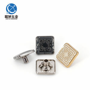 Bottone a Pressione in Lega di Zinco Dorato a 4 Parti con Logo Personalizzato per Abbigliamento, Prodotto da Lianxu - Product Image 2