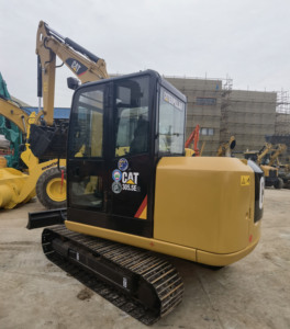 Mini excavatrice sur chenilles Caterpillar 305.5E2 d'occasion en parfait état à vendre à des prix abordables - Product Image 2