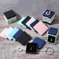 Caja de Joyería Ranurada de Cartón Portátil, Caja de Embalaje de Lujo para Anillos y Collares, Cajas de Regalo de Papel al por Mayor con Forro de Esponja
