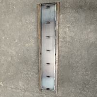 Support d'équipement en tôle robuste avec base en acier soudée sur mesure