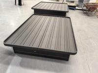 Cadre de lit de luxe en acier robuste de 17 pouces pour hôtel, avec système de maintien de matelas encastré, compatible avec les lits plateforme commerciaux Full/Queen/King