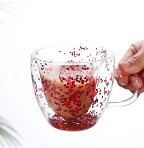 Vente en gros : Tasse en verre brillante en forme de cœur, créative, double paroi résistante à la chaleur, pour eau, petit-déjeuner, lait, avec paillettes, pour le bureau - Product Image 1