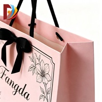 Sacs cadeaux en carton de luxe avec logo personnalisé, poignée couleur personnalisée, fermeture magnétique pour chaussures, vêtements, emballage, exposition