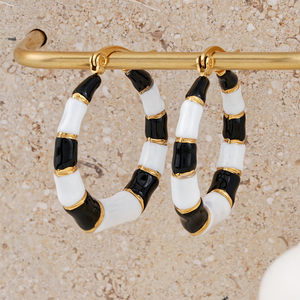 Boucles d'oreilles créoles en céramique SO TAYOINFA 304 316, en stock, plaquées or noir et blanc, bijoux classiques et élégants pour femmes - Product Image 4