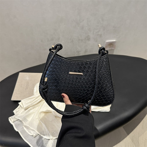 2025 nuove borse in pelle sintetica intrecciata da donna <span class=keywords><strong>a</strong></span> fascia singola in pelle <span class=keywords><strong>alla</strong></span> moda con patta borse da donna Sac - Product Image 3