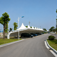 Structure de carport en membrane pour parking extérieur d'école moderne, résistante aux UV, imperméable, auvent en tissu tendu