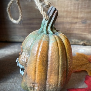 Décoration de citrouille d'Halloween maléfique en résine, faite à la main, pour intérieur et extérieur - Product Image 3