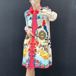 Vestido de manga plisado Miyake con estampado de longitud media, que estiliza y rejuvenece, para madre, nueva colección otoño 2026 - Product Image 2