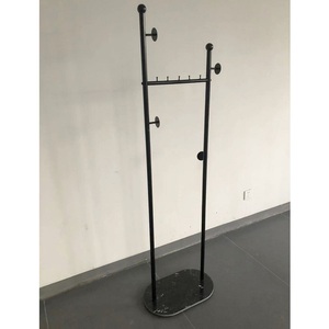 <span class=keywords><strong>Appendiabiti</strong></span> da terra in metallo con base ovale, ganci multipli e asta orizzontale per appendere vestiti, ideale per ingresso e camera da letto - Product Image 2