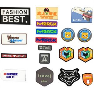 แพทช์ยางซิลิโคน PVC คุณภาพสูง แบบนูนลายตามสั่ง ปลอดสารพิษ ผลิตด้วยวิธีฉีดขึ้นรูป 3 มิติ สำหรับโลโก้แบบกำหนดเอง หมวก เสื้อผ้า กระเป๋า - Product Image 1