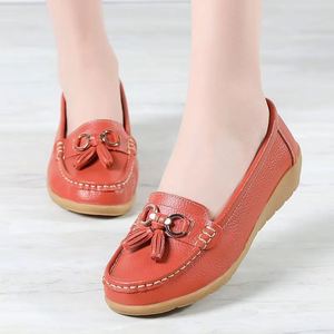 Zapatos Mocasines de Moda 2026 para Mujeres de Mediana Edad y Mayores, con Suela Suave y Perforaciones Hechas a Mano - Product Image 6