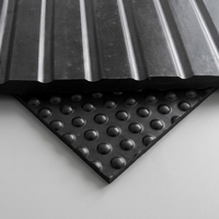 Tapis en caoutchouc robuste pour écurie de chevaux, avec surface à bulles et fond rainuré, antidérapant, absorbant les chocs, stable, pour écurie équestre