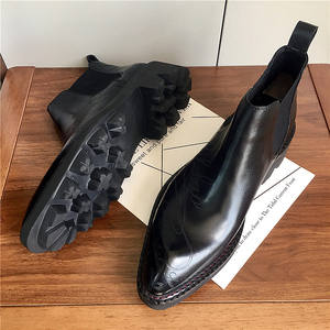 Botas de nuevo estilo para hombre - botas Chelsea de cuero genuino de vaca de primera calidad con diseño grabado a la moda, punta puntiaguda y suela gruesa - Product Image 1