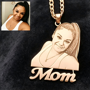 Collana con Ciondolo Fotografico Personalizzato Inciso al Laser, in Acciaio Inossidabile Placcato Oro 18K, Regalo Commemorativo Torques Emotion, OEM/ODM, Vendita all'Ingrosso - Product Image 3