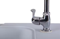 Planche de découpe et de nettoyage pliable en plastique blanc pour camping et extérieur, avec évier et robinet intégrés